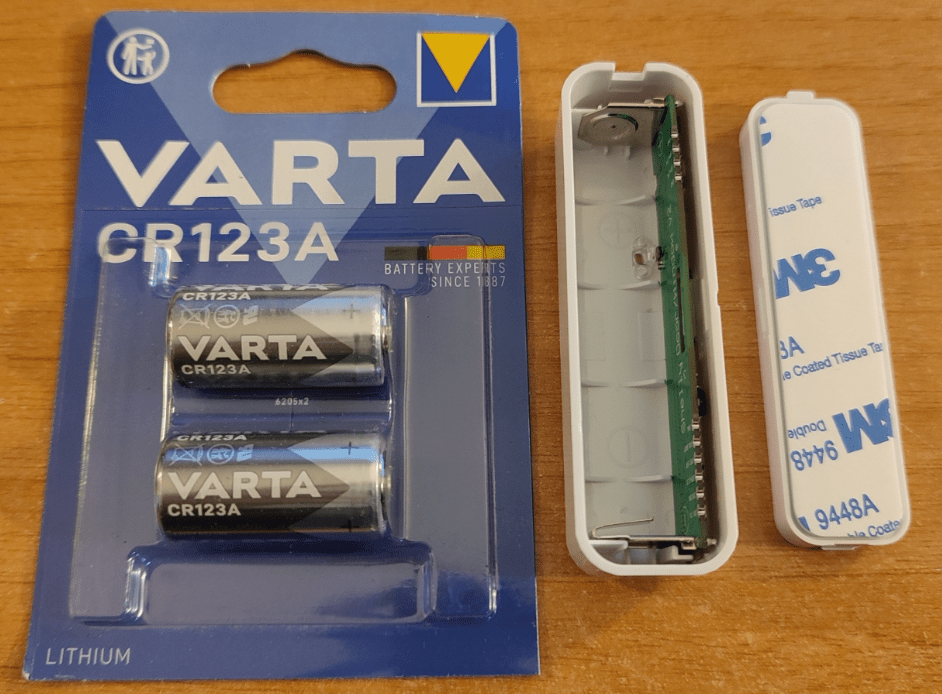 Shelly Door/Window2 and a pack of CR123A batteries