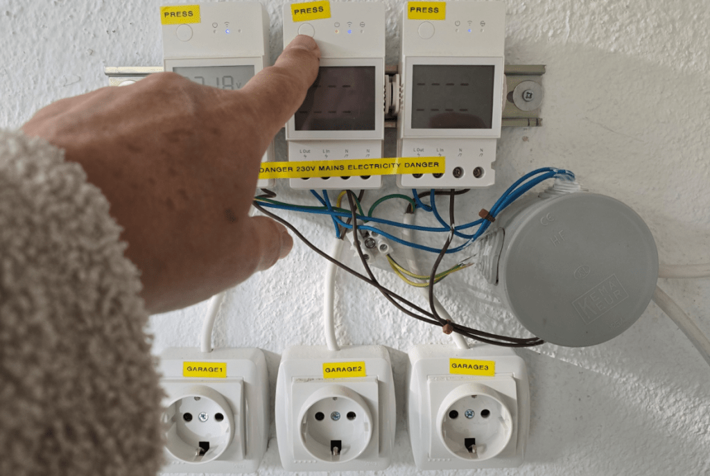 Garage sockets using Sonoff power controllers